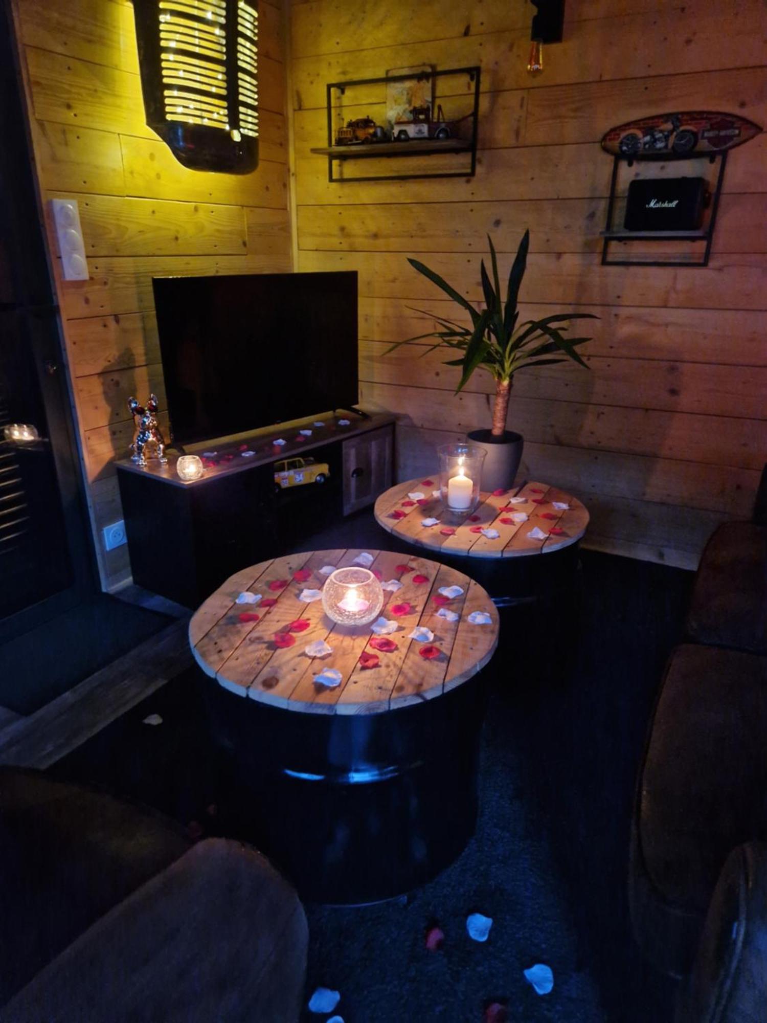 Chalet Industriel Avec Filet Et Spa Sorigny Экстерьер фото